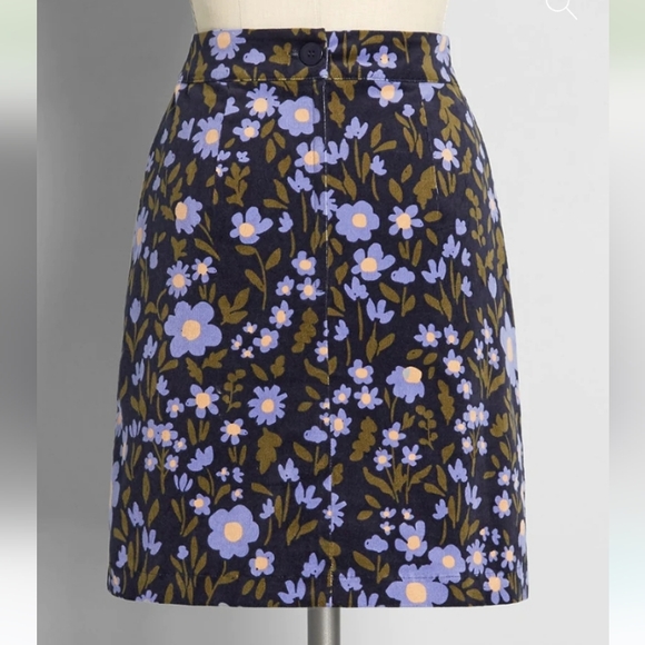 Modcloth Dancing with Daisies Mini Skirt-Midnight - Picture 2 of 3